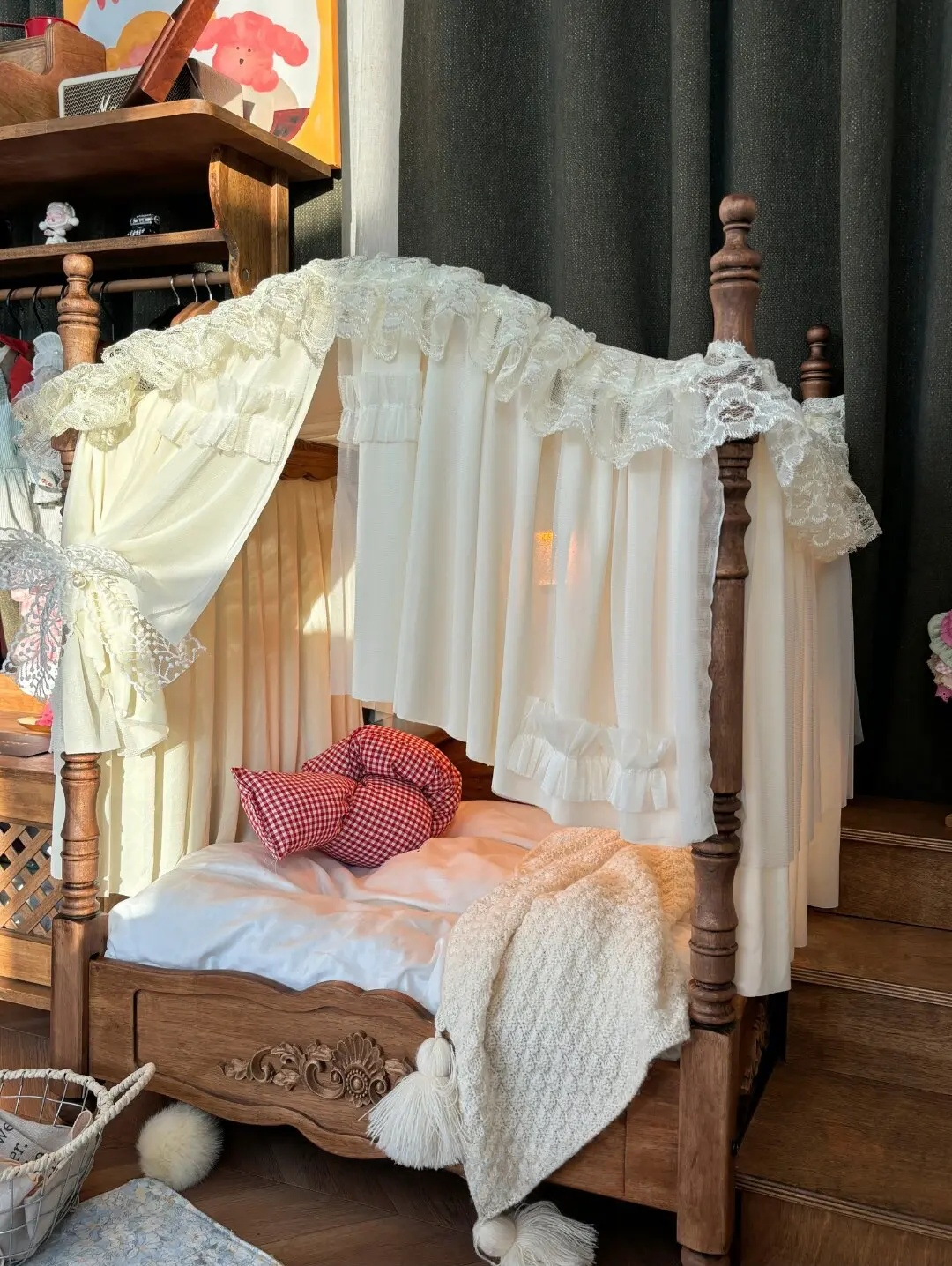 Canopy princess vintage pet bed detail 13